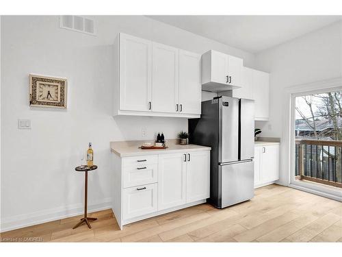 182 Commercial Street, Welland, ON - Indoor Photo Showing Kitchen