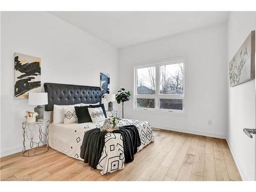 182 Commercial Street, Welland, ON - Indoor Photo Showing Bedroom