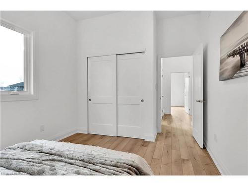 182 Commercial Street, Welland, ON - Indoor Photo Showing Bedroom