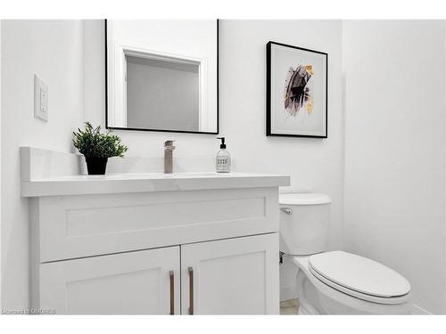 182 Commercial Street, Welland, ON - Indoor Photo Showing Bathroom