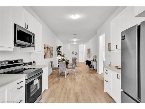 182 Commercial Street, Welland, ON - Indoor Photo Showing Kitchen