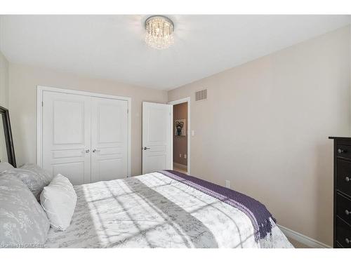 35-515 Winston Road, Grimsby, ON - Indoor Photo Showing Bedroom