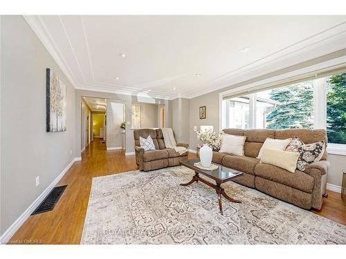 14360 Sixth Line, Halton Hills, ON - Indoor Photo Showing Living Room