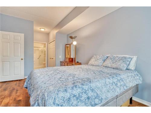 316-2085 Amherst Heights Drive, Burlington, ON - Indoor Photo Showing Bedroom