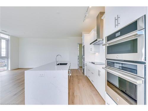 812-509 Dundas Street W, Oakville, ON - Indoor Photo Showing Kitchen