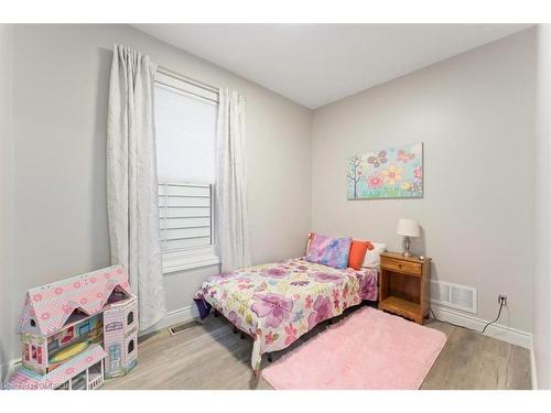 72 Leeming Street, Hamilton, ON - Indoor Photo Showing Bedroom