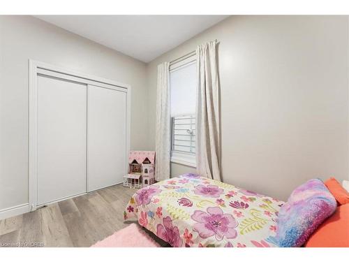 72 Leeming Street, Hamilton, ON - Indoor Photo Showing Bedroom