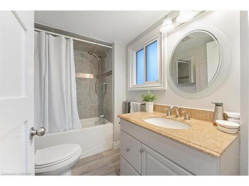 72 Leeming Street, Hamilton, ON - Indoor Photo Showing Bathroom