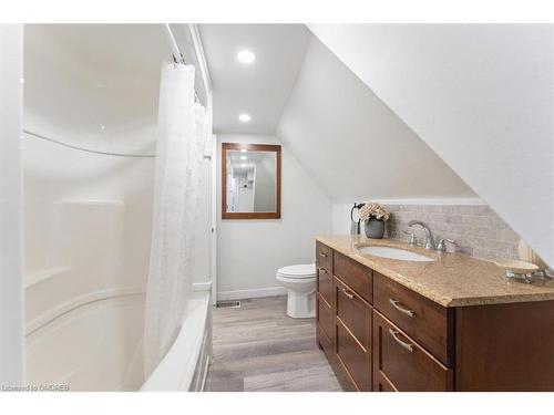 72 Leeming Street, Hamilton, ON - Indoor Photo Showing Bathroom