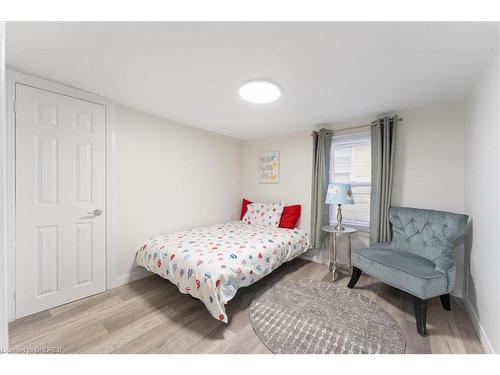 72 Leeming Street, Hamilton, ON - Indoor Photo Showing Bedroom