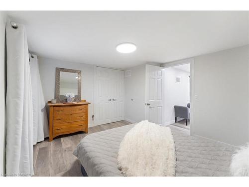 72 Leeming Street, Hamilton, ON - Indoor Photo Showing Bedroom