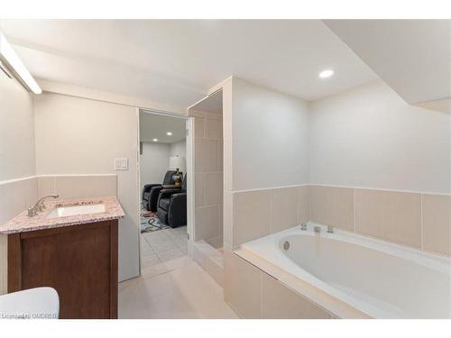 72 Leeming Street, Hamilton, ON - Indoor Photo Showing Bathroom