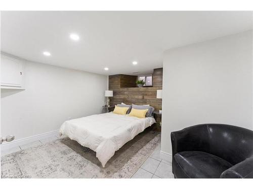 72 Leeming Street, Hamilton, ON - Indoor Photo Showing Bedroom