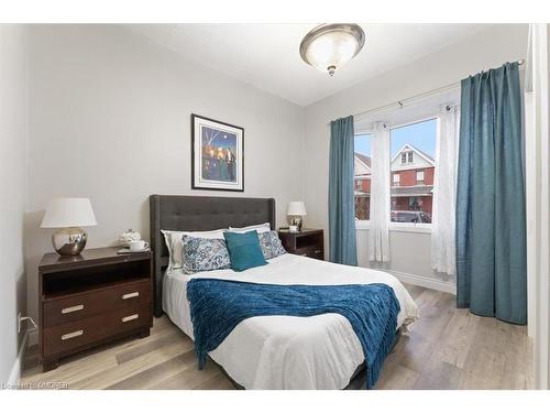 72 Leeming Street, Hamilton, ON - Indoor Photo Showing Bedroom