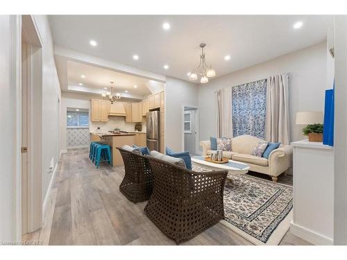 72 Leeming Street, Hamilton, ON - Indoor Photo Showing Living Room