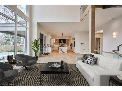 556 Fourth Line, Oakville, ON - Indoor Photo Showing Living Room