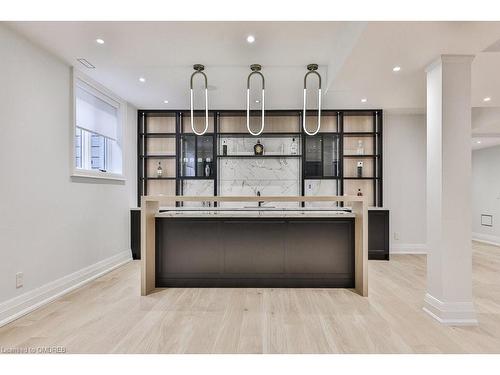 556 Fourth Line, Oakville, ON - Indoor Photo Showing Kitchen