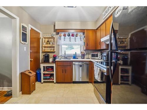 391 East 16Th Street, Hamilton, ON - Indoor Photo Showing Kitchen