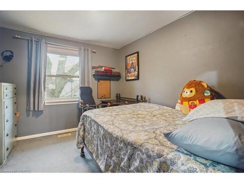 391 East 16Th Street, Hamilton, ON - Indoor Photo Showing Bedroom