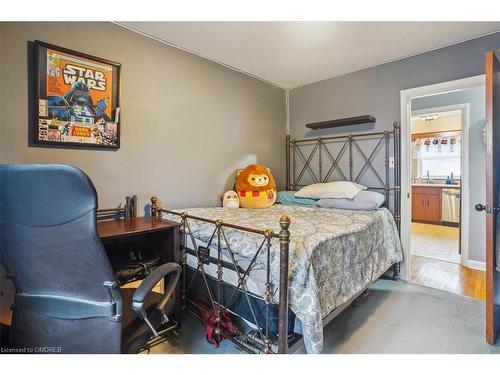 391 East 16Th Street, Hamilton, ON - Indoor Photo Showing Bedroom