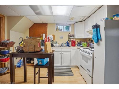 391 East 16Th Street, Hamilton, ON - Indoor Photo Showing Kitchen