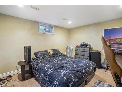 391 East 16Th Street, Hamilton, ON - Indoor Photo Showing Bedroom