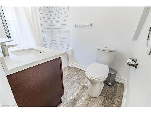 195 Tragina Avenue N, Hamilton, ON - Indoor Photo Showing Bathroom