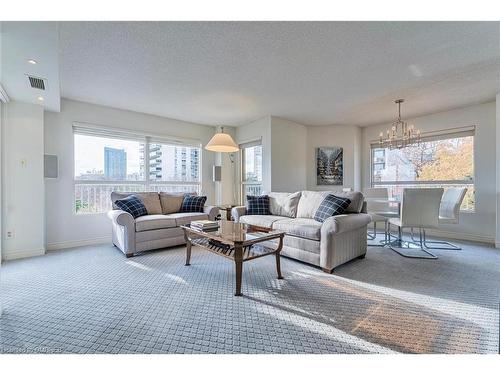 301-2190 Lakeshore Road, Burlington, ON - Indoor Photo Showing Living Room