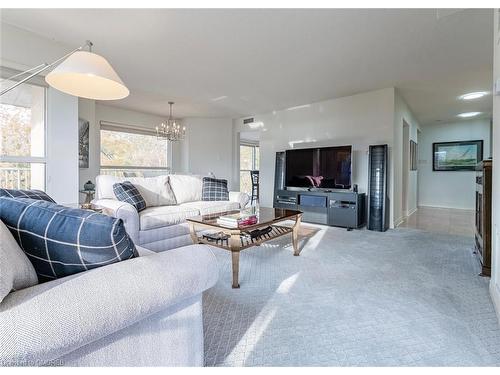 301-2190 Lakeshore Road, Burlington, ON - Indoor Photo Showing Living Room