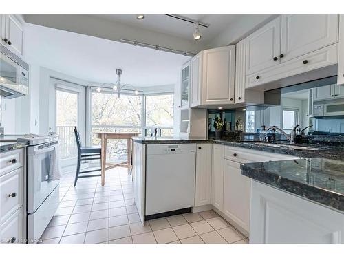 301-2190 Lakeshore Road, Burlington, ON - Indoor Photo Showing Kitchen