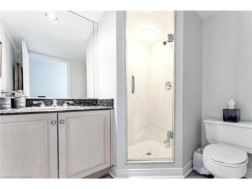 301-2190 Lakeshore Road, Burlington, ON - Indoor Photo Showing Bathroom