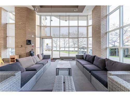 301-2190 Lakeshore Road, Burlington, ON - Indoor Photo Showing Living Room