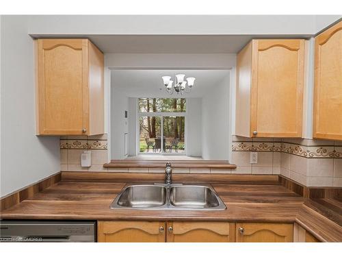 1104-100 Burloak Drive, Burlington, ON - Indoor Photo Showing Kitchen With Double Sink