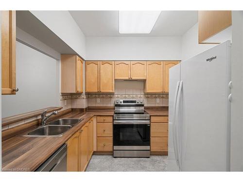 1104-100 Burloak Drive, Burlington, ON - Indoor Photo Showing Kitchen With Double Sink