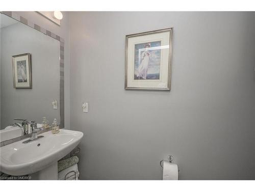 93 Southshore Crescent, Stoney Creek, ON - Indoor Photo Showing Bathroom