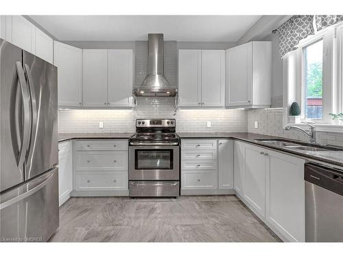 93 Southshore Crescent, Stoney Creek, ON - Indoor Photo Showing Kitchen With Double Sink With Upgraded Kitchen