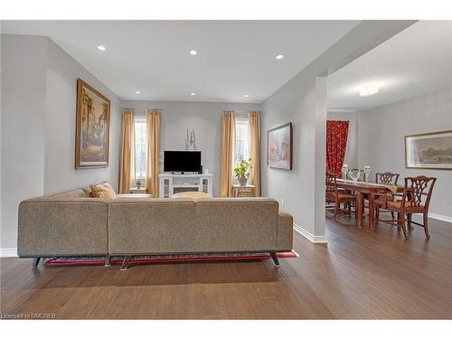 93 Southshore Crescent, Stoney Creek, ON - Indoor Photo Showing Living Room