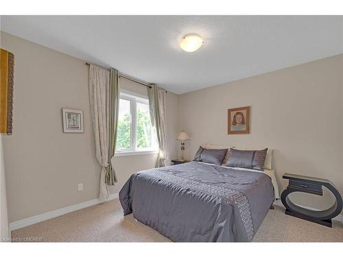 93 Southshore Crescent, Stoney Creek, ON - Indoor Photo Showing Bedroom