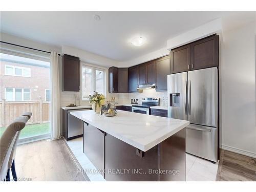 1263 Wintergreen Place Place, Milton, ON - Indoor Photo Showing Kitchen With Upgraded Kitchen