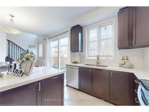 1263 Wintergreen Place Place, Milton, ON - Indoor Photo Showing Kitchen With Upgraded Kitchen