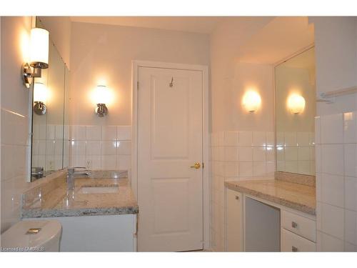 124 Caulder Drive, Oakville, ON - Indoor Photo Showing Bathroom