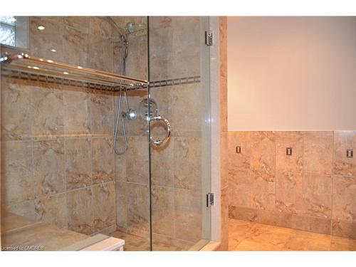 124 Caulder Drive, Oakville, ON - Indoor Photo Showing Bathroom