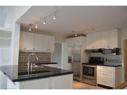 124 Caulder Drive, Oakville, ON - Indoor Photo Showing Kitchen With Upgraded Kitchen