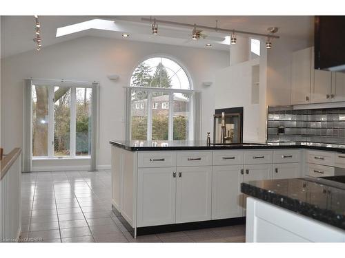 124 Caulder Drive, Oakville, ON - Indoor Photo Showing Kitchen