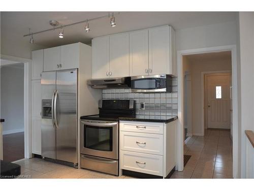 124 Caulder Drive, Oakville, ON - Indoor Photo Showing Kitchen