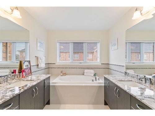 2484 Thornfield Common, Oakville, ON - Indoor Photo Showing Bathroom