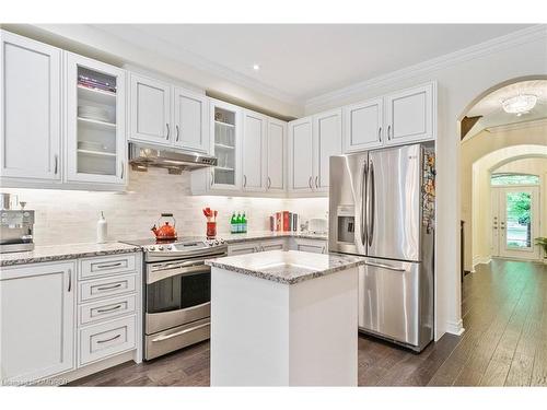 2484 Thornfield Common, Oakville, ON - Indoor Photo Showing Kitchen With Upgraded Kitchen