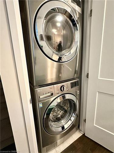 98-30 Times Square Boulevard, Hamilton, ON - Indoor Photo Showing Laundry Room