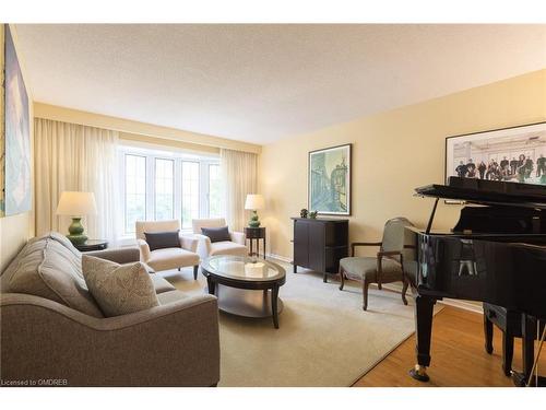 1164 Cynthia Lane, Oakville, ON - Indoor Photo Showing Living Room