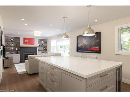 1164 Cynthia Lane, Oakville, ON - Indoor Photo Showing Kitchen With Upgraded Kitchen